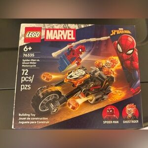 NWT Marvel LEGO Set